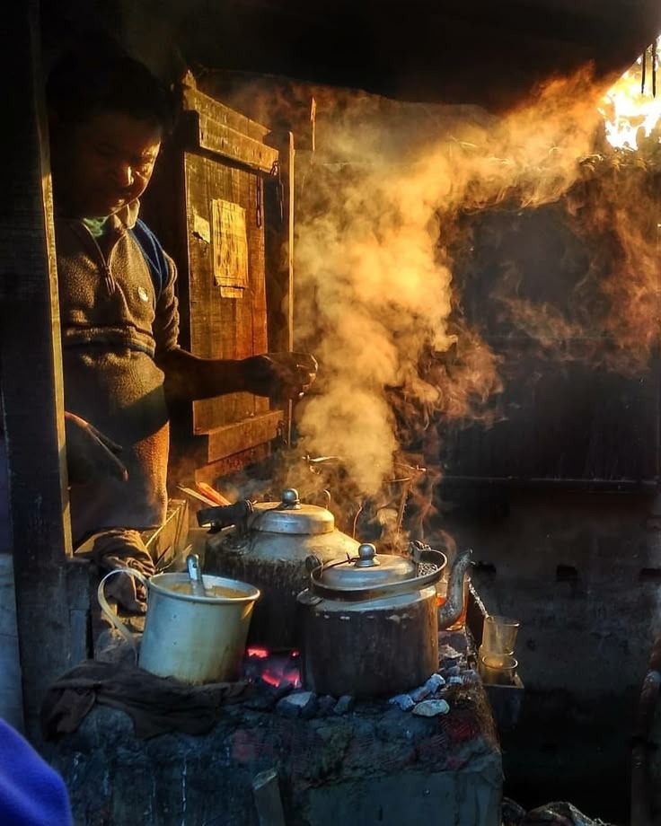 Hangatnya Dapur Arang Tradisional